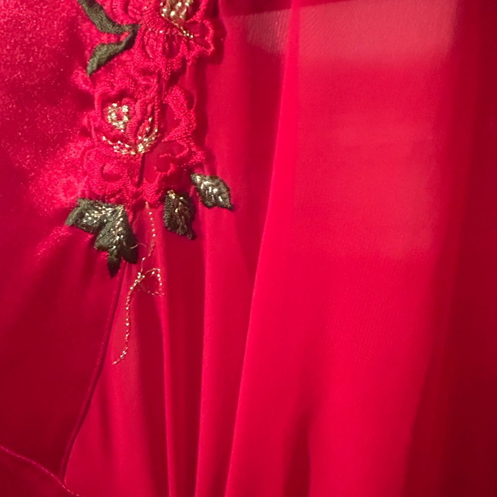 Elegant Red Women's Robe - Picture 3 of 8